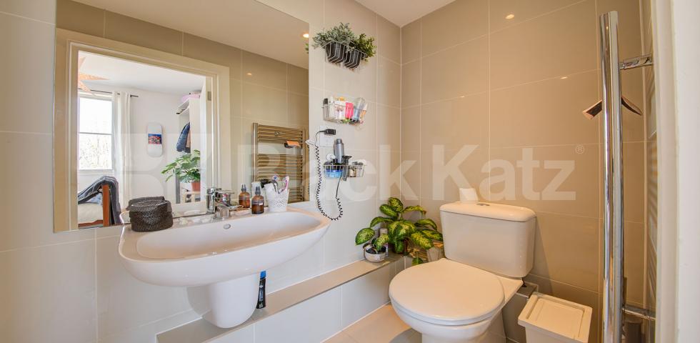 			3 Bedroom, 1 bath, 1 reception Flat			 Hilldrop Road, Tufnell Park